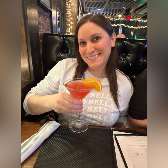 Meet your Posher, Daniella - Picture 3 of 4